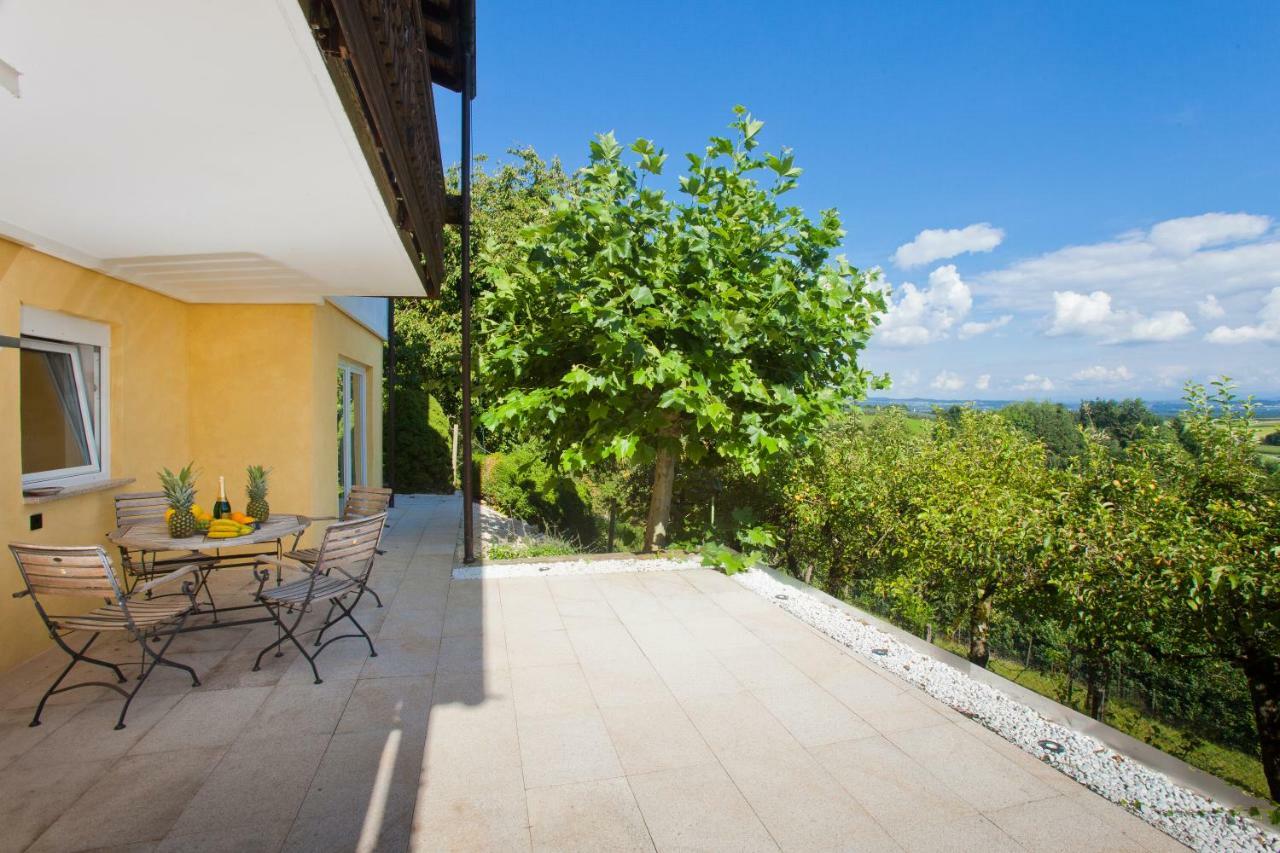Residenz Cheval Messe FN Villa Ravensburg Buitenkant foto